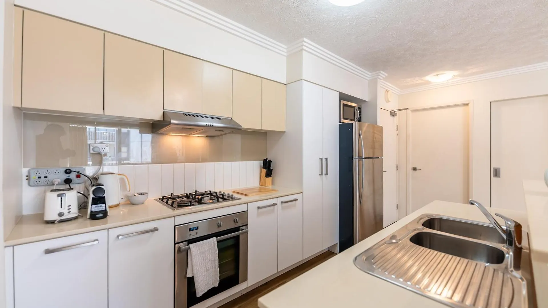 Urban Luxury City Apartment With Pool And Parking بريزبين