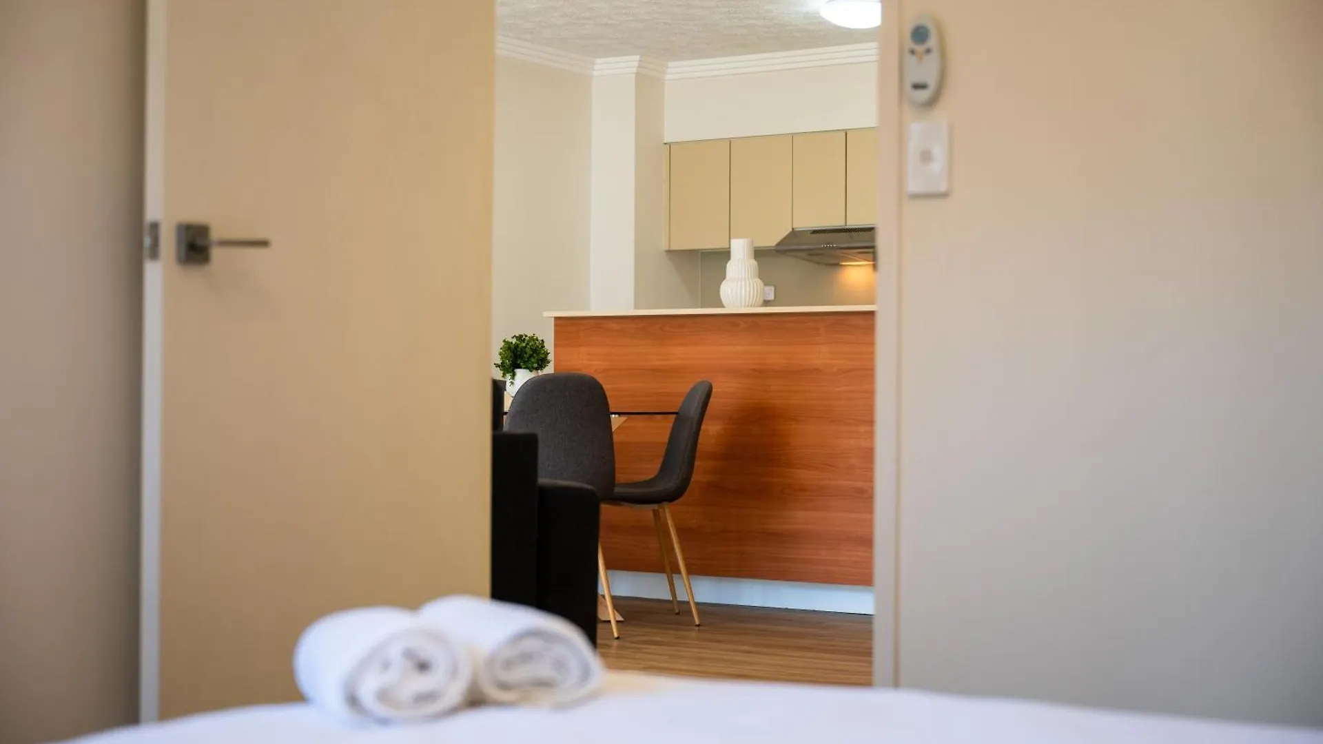Urban Luxury City Apartment With Pool And Parking بريزبين